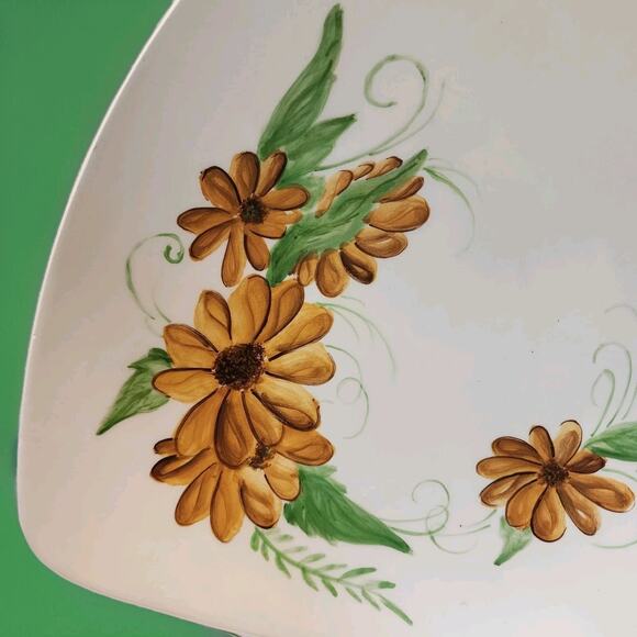 Vtg. Studio Pottery Unique Triangle Shape Serving Dish Hand Painted Flowers - Picture 2 of 6